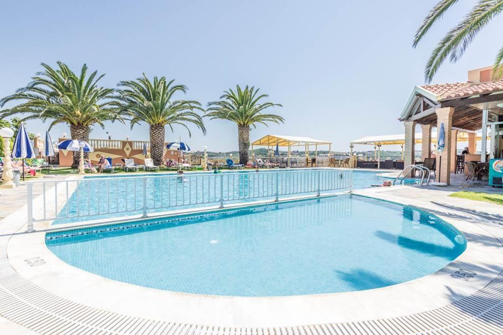 Kapetanios Apartments Agios Stefanos Avliotes  Buitenkant foto