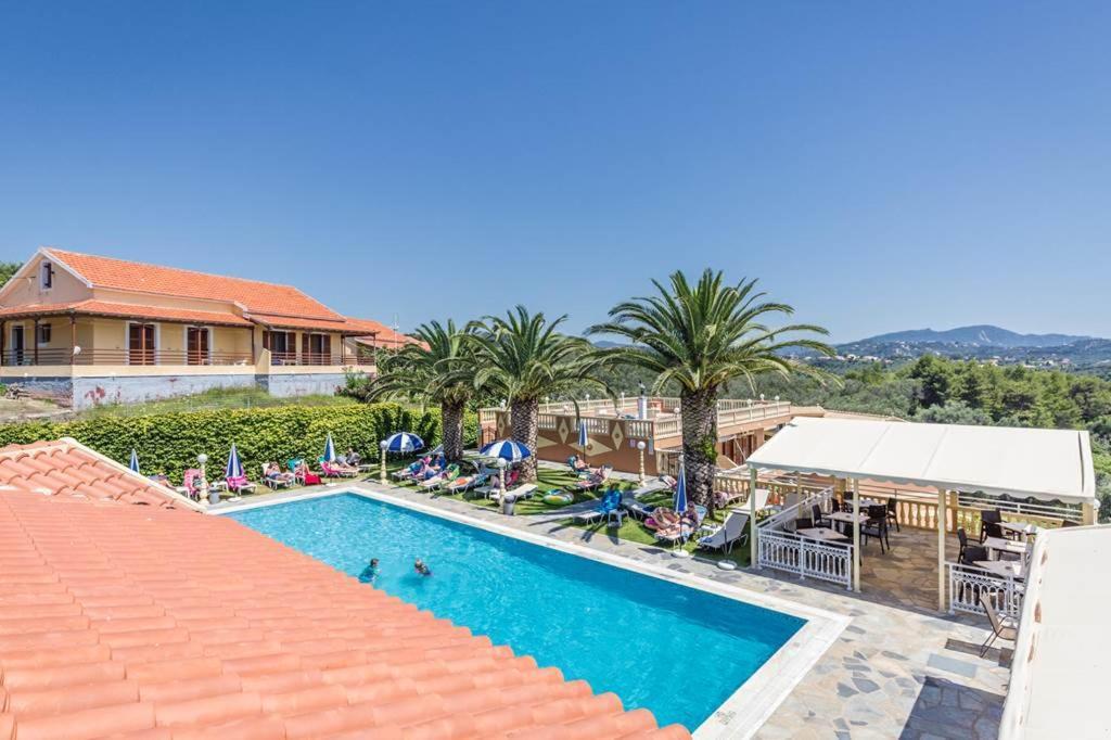 Kapetanios Apartments Agios Stefanos Avliotes  Buitenkant foto