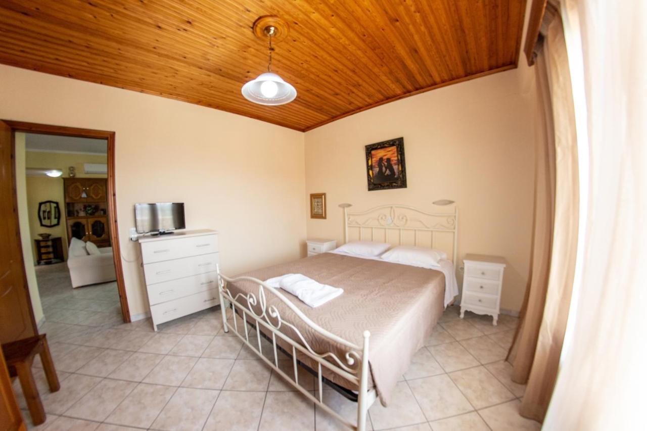Kapetanios Apartments Agios Stefanos Avliotes  Buitenkant foto